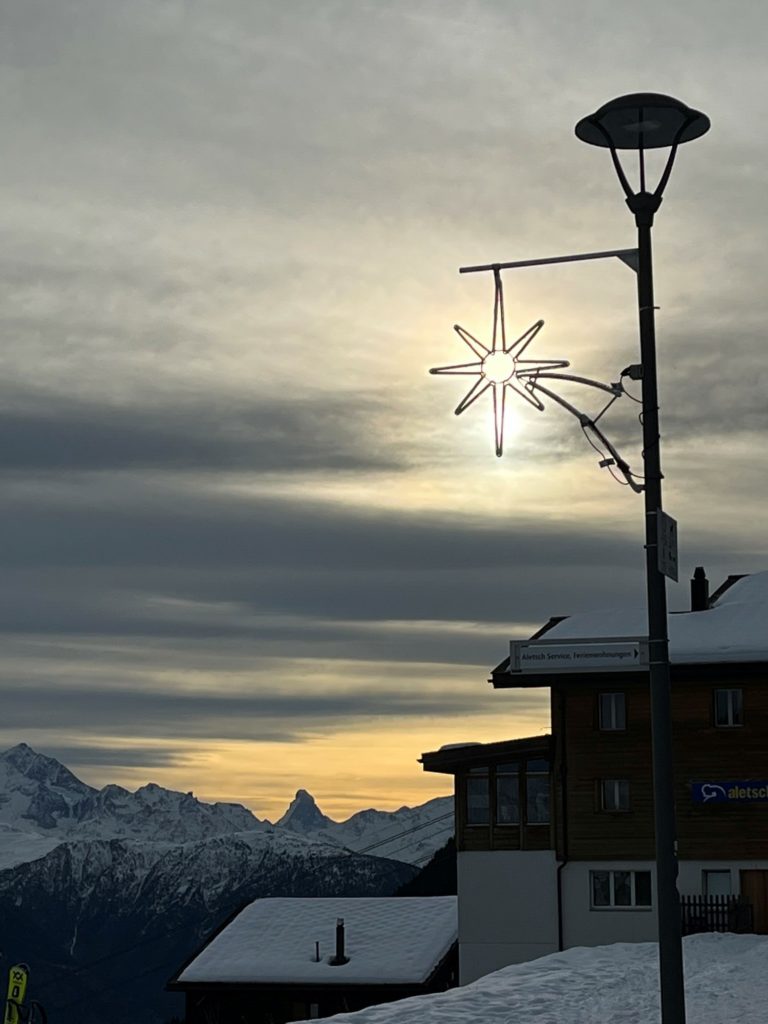 mit Schnee bedeckte Berge